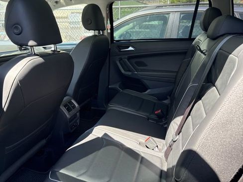 Used 2018 Volkswagen Tiguan SEL Premium image 8