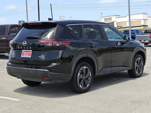 Used 2025 Nissan Rogue SV AWD/4WD image 4