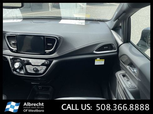 New 2026 Chrysler Pacifica Select image 18