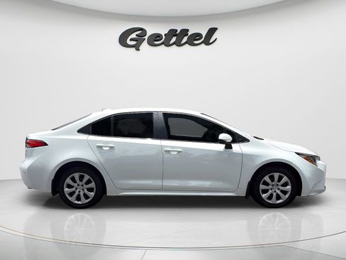 Used 2025 Toyota Corolla LE FWD image 4