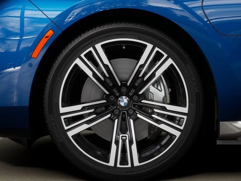 Used 2026 BMW 750e xDrive w/ Executive Package image 33