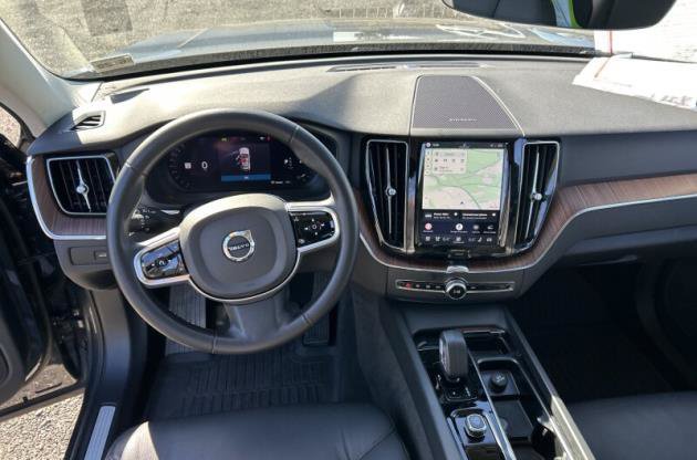 Used 2024 Volvo XC60 B5 Plus w/ Climate Package AWD/4WD image 7