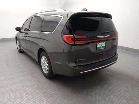 Used 2021 Chrysler Pacifica Touring-L FWD image 6