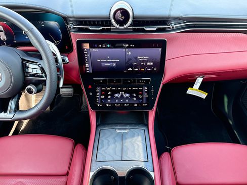 New 2025 Maserati Grecale Modena image 19