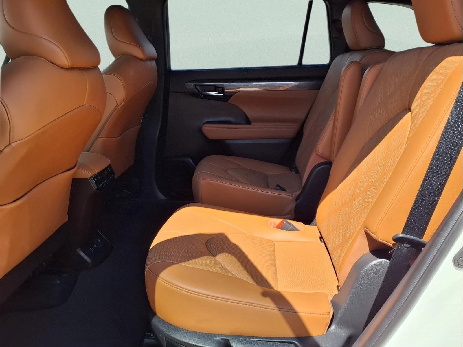 Used 2021 Toyota Highlander Platinum FWD image 11