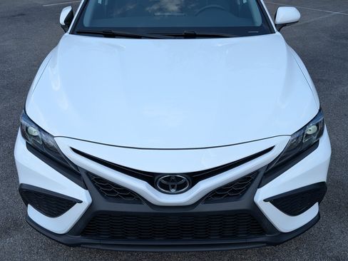 Used 2022 Toyota Camry SE FWD image 13