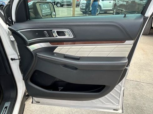 Used 2016 Ford Explorer Platinum AWD/4WD image 17