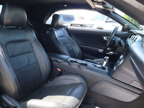 Used 2018 Ford Mustang Premium w/ Equipment Group 201A RWD image 31