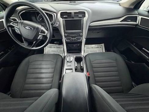 Used 2017 Ford Fusion SE w/ Fusion SE Technology Package image 20