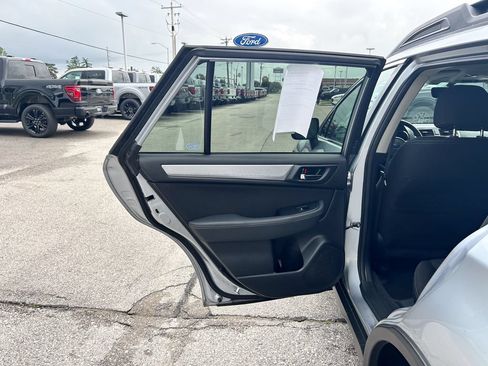 Used 2018 Subaru Outback 2.5i Premium AWD/4WD image 15