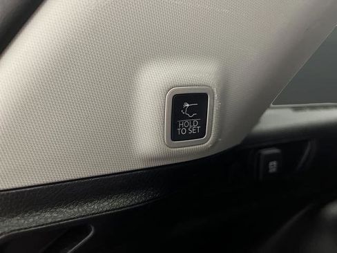 Used 2023 Jeep Grand Cherokee Limited w/ Luxury Tech Group II image 15