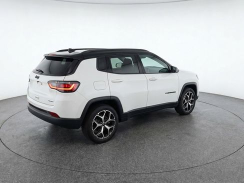 Used 2025 Jeep Compass Limited image 9