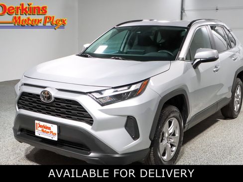 Used 2022 Toyota RAV4 XLE FWD image 1