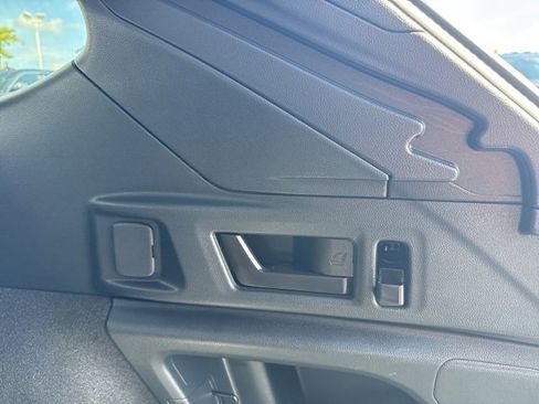 Used 2023 Subaru Outback Limited image 33