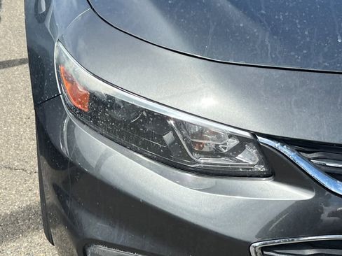 Used 2018 Chevrolet Malibu LT FWD image 14