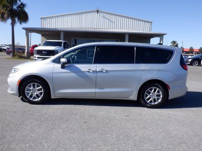 Used 2023 Chrysler Pacifica Touring-L