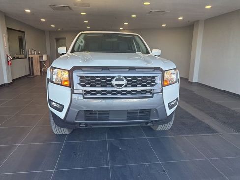Used 2025 Nissan Frontier SV w/ SV Convenience Package image 2