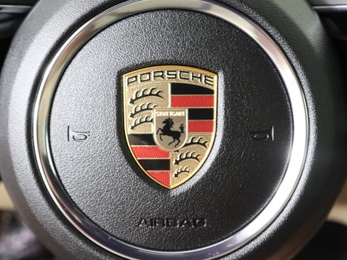 Used 2025 Porsche Macan image 40