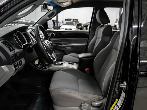 Used 2015 Toyota Tacoma PreRunner w/ TRD Sport Package image 3