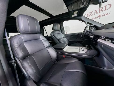 New 2026 Lincoln Navigator Reserve w/ Jet Appearance Package AWD/4WD image 32