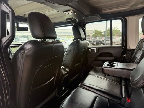 Used 2023 Jeep Wrangler Unlimited Sahara AWD/4WD image 19