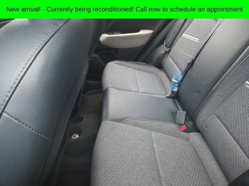 Used 2022 Hyundai Venue Limited FWD image 11
