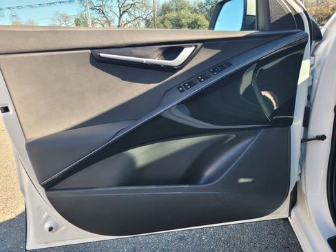 Used 2025 Kia Niro EX image 16