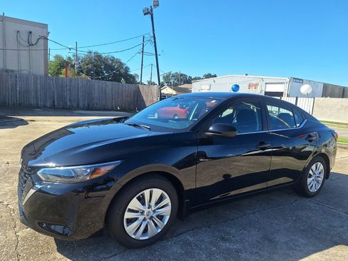 Used 2025 Nissan Sentra S image 9