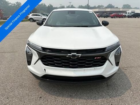Used 2024 Chevrolet Trax RS w/ Sunroof Package FWD image 9