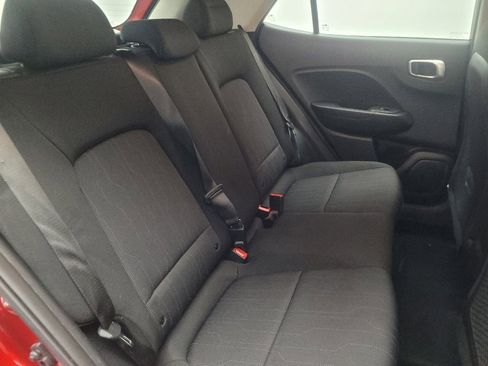 Used 2024 Hyundai Venue SE image 19