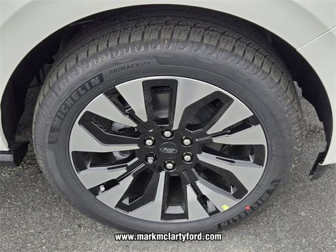 New 2026 Ford Expedition Platinum image 14