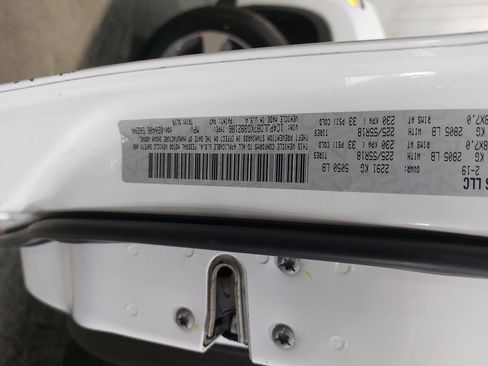 Used 2019 Jeep Cherokee Limited FWD image 34