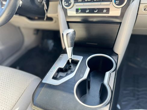Used 2012 Toyota Camry LE image 27