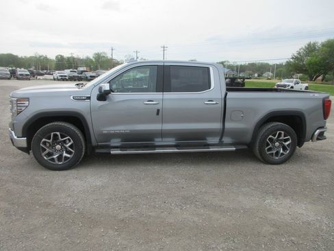 New 2026 GMC Sierra 1500 SLT image 9