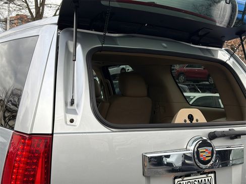 Used 2013 Cadillac Escalade Luxury image 9
