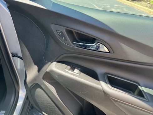 Used 2023 Chevrolet Equinox Premier AWD/4WD image 22