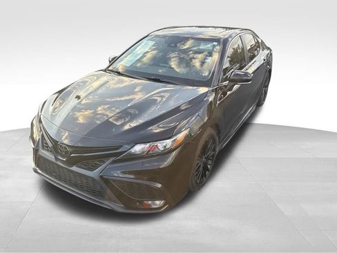 Used 2023 Toyota Camry SE w/ Audio Upgrade Package FWD image 2