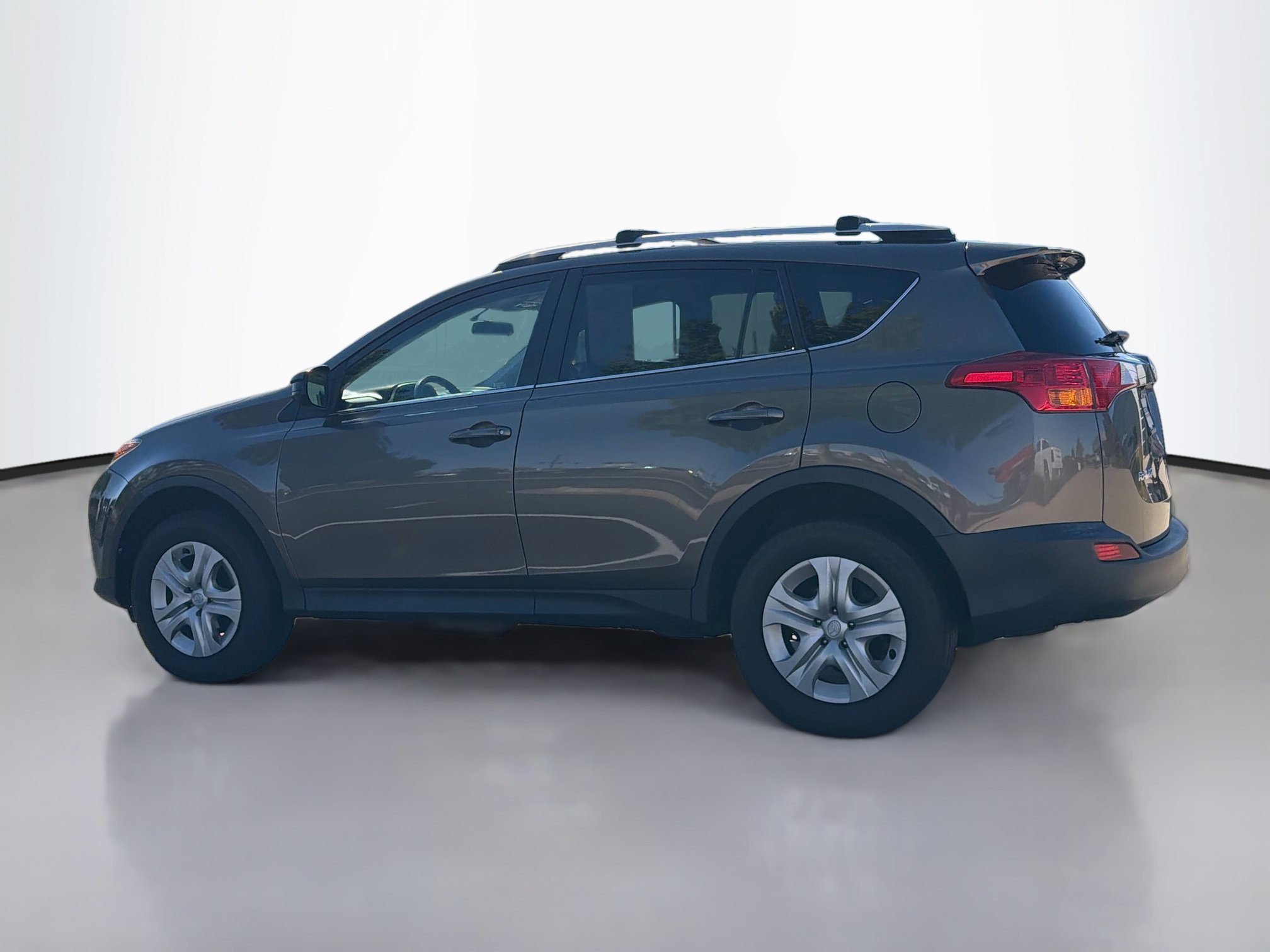 Used 2015 Toyota RAV4 LE AWD/4WD image 4