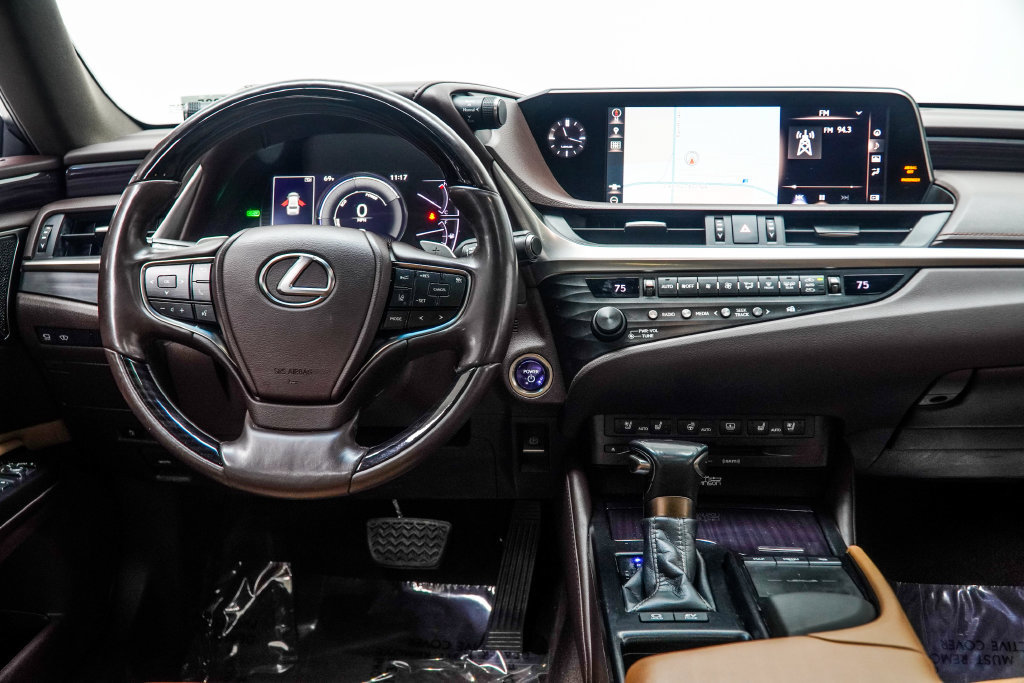 Used 2020 Lexus ES 300h Ultra Luxury FWD image 19