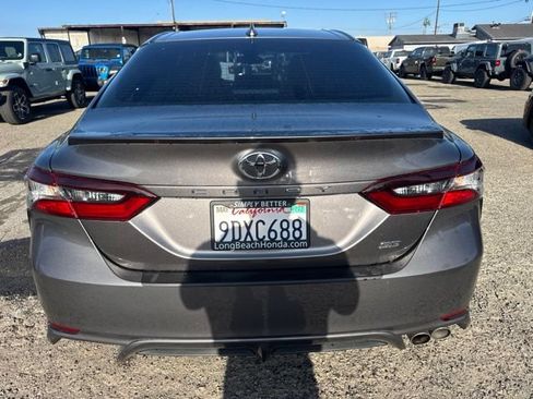 Used 2021 Toyota Camry SE w/ Carpet Mat Package (TMS) FWD image 4