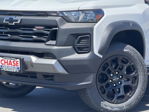 New 2026 Chevrolet Colorado Trail Boss w/ Midnight Edition AWD/4WD image 3