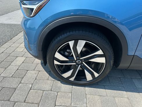 Used 2023 Volvo XC40 B5 Plus w/ Protection Package Premier AWD/4WD image 5