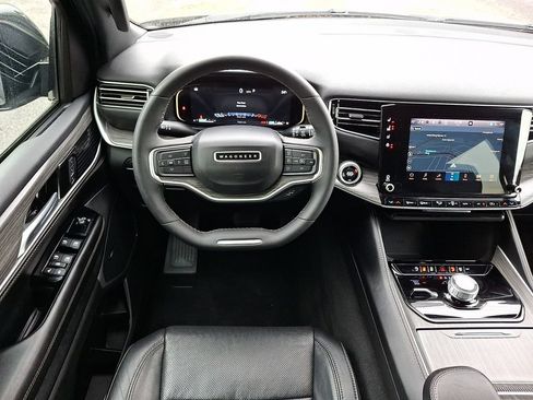 Used 2024 Jeep Wagoneer L Series II w/ Flexible Seating Group AWD/4WD image 2