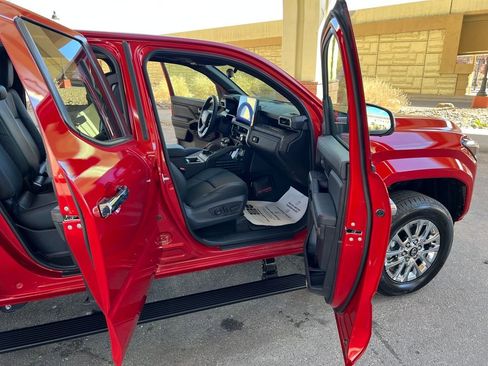 Used 2025 Toyota Tacoma Limited image 9