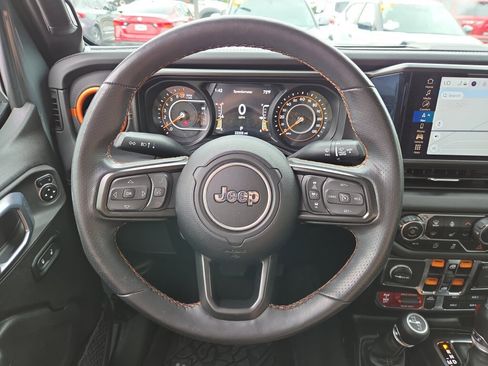 Used 2024 Jeep Gladiator Mojave w/ Technology Group AWD/4WD image 18