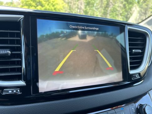Used 2023 Chrysler Pacifica Touring-L FWD image 20