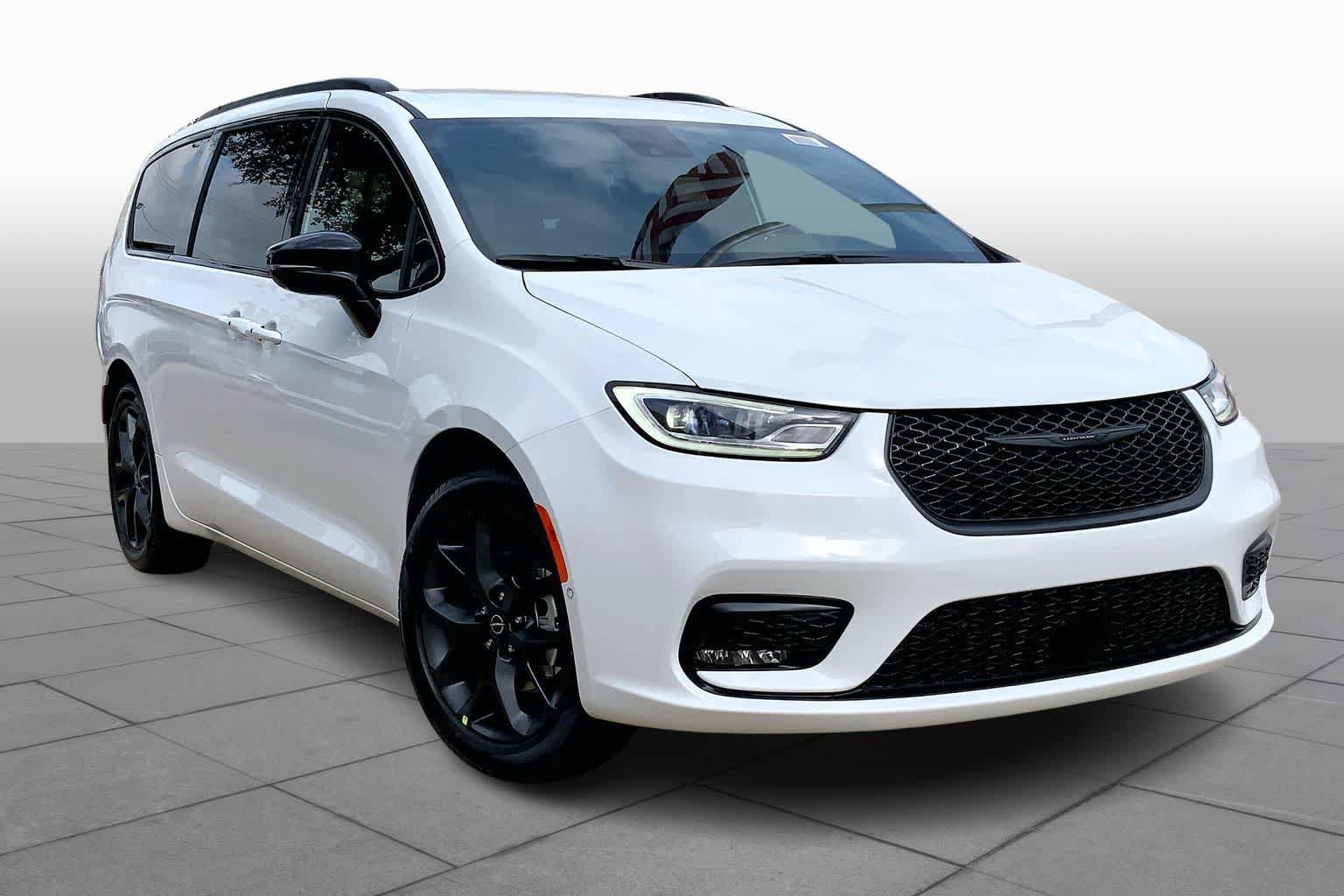New 2026 Chrysler Pacifica Select w/ S Appearance Package FWD image 2