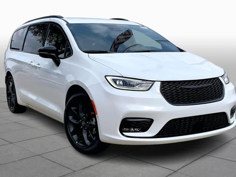 New 2026 Chrysler Pacifica Select w/ S Appearance Package FWD image 2