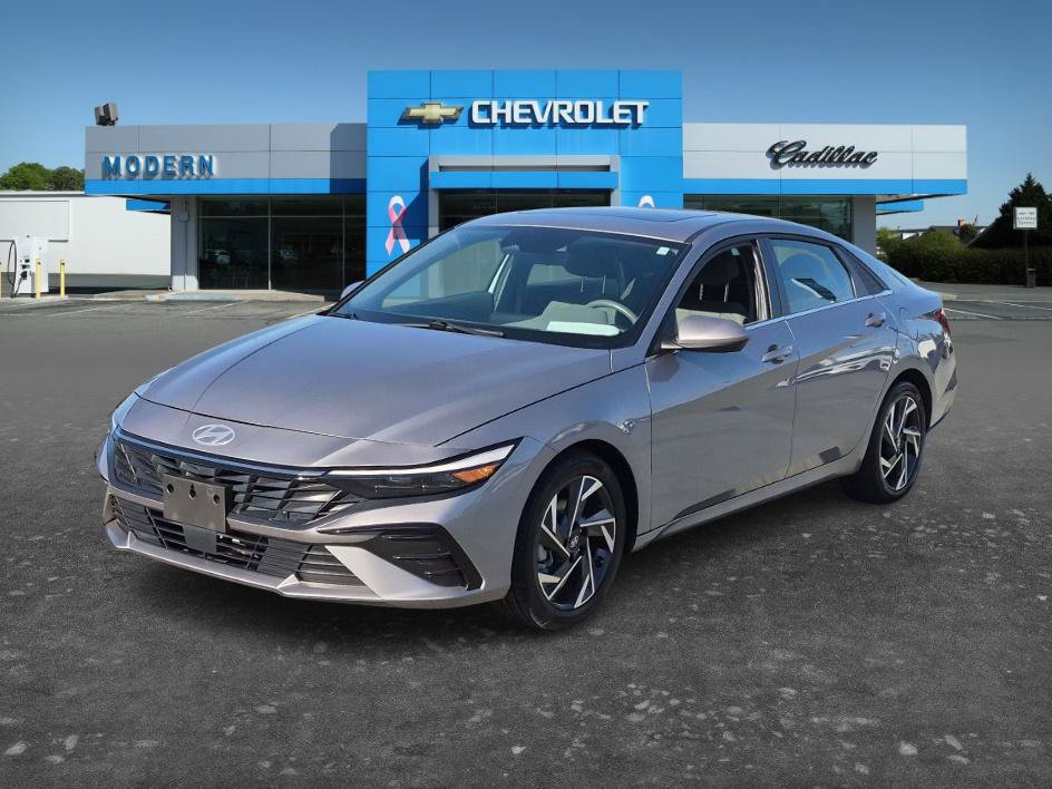 Used 2025 Hyundai Elantra SEL FWD image 1