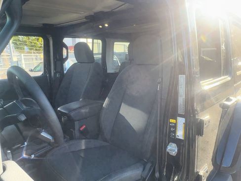 Used 2025 Jeep Wrangler Unlimited Sahara AWD/4WD image 11